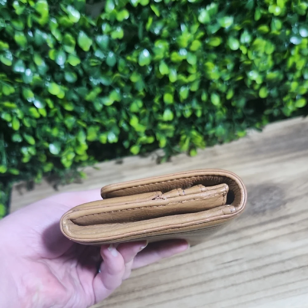 Tory Burch Tan Continental Wallet With Snap Closure - Picture 12 of 17